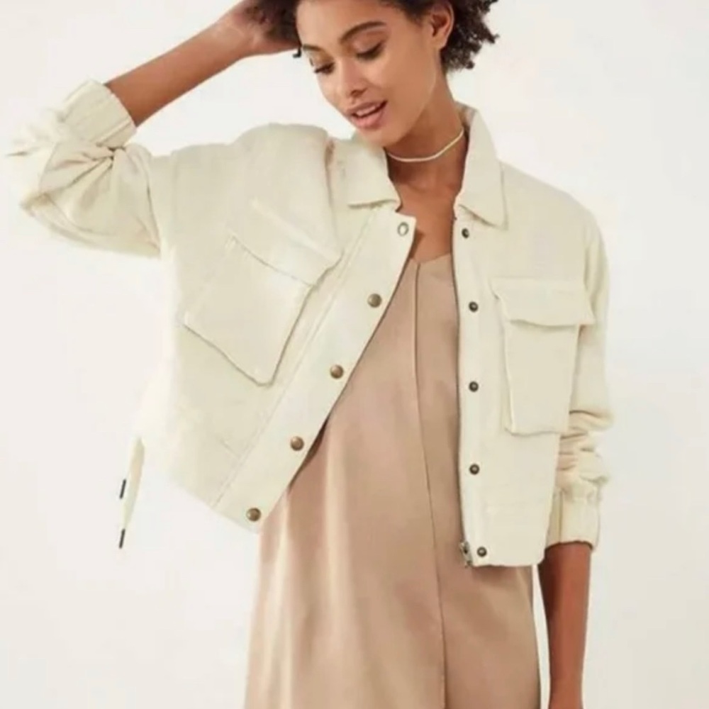 NWOT- Urban Outfitters Silence + Noise Cream Cropped Utility Jacket Size M